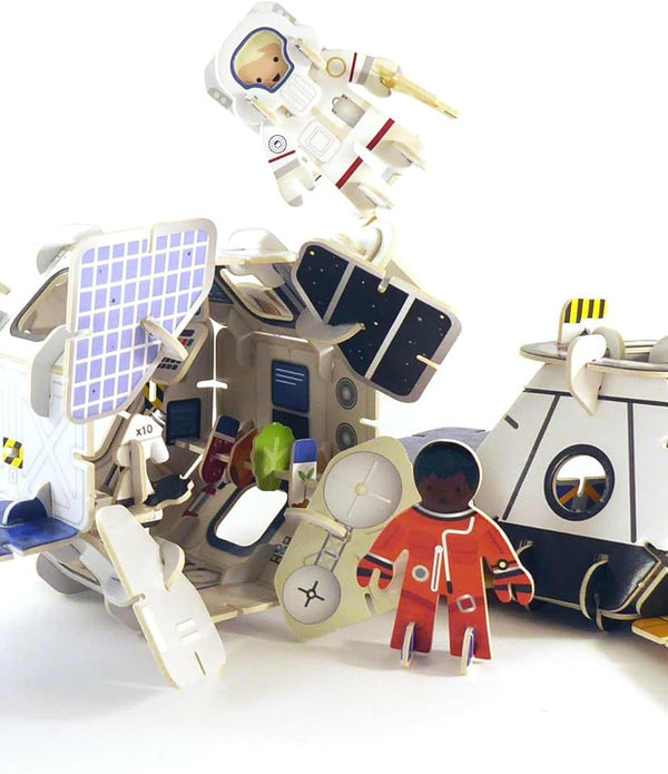 Play Press: Spacestation & Astronauts Playset - Ages 7+ - STEM Gift / Toy - NEW - Rebx.co.uk