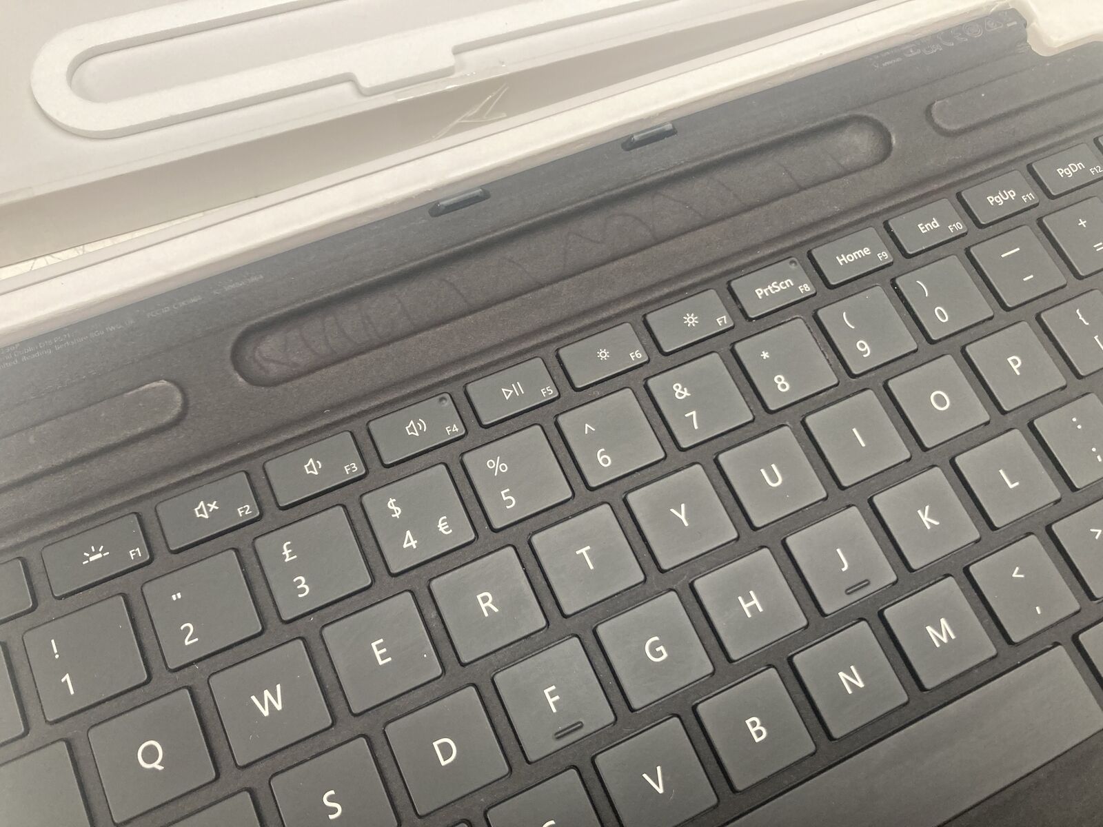 Microsoft Surface Pro Signature Type Keyboard Cover *FOR PARTS* *SEE PICS*