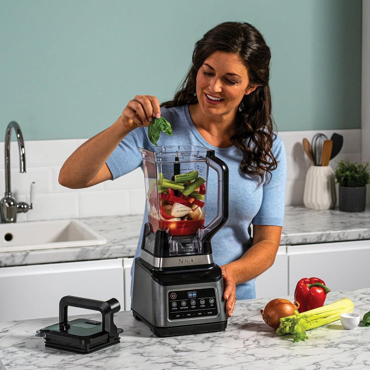 Ninja BN800UK 3-in-1 Food Processor Blender with Auto-IQ Smoothie Maker
