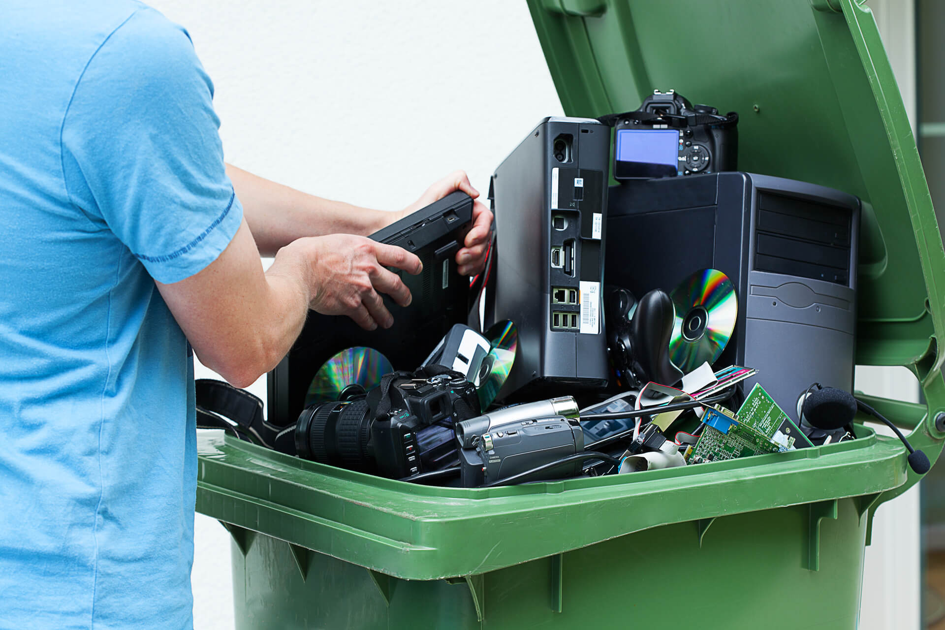 Electronic devices ready for recycling and refurbishment